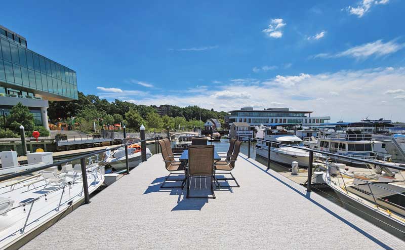 houseboat
