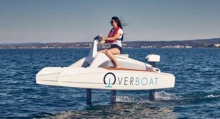 hydrofoiling catamaran