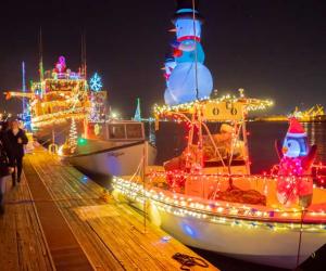 chesapeake bay lighted boat parades