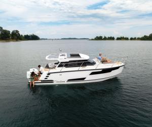 powerboat