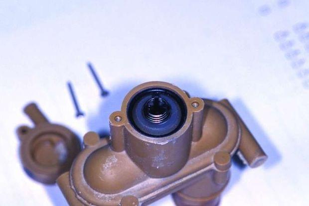 Anti-siphon valves rely on a diaphragm and small spring to prevent siphons from occurring; however, they are powerless to prevent the flow of pressurized water. Anti-siphon valves rely on a diaphragm and small spring to prevent siphons from occurring; however, they are powerless to prevent the flow of pressurized water.