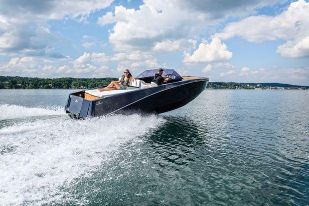 Torqeedo Deep Blue 80i electric inboard. Torqeedo Deep Blue 80i electric inboard.