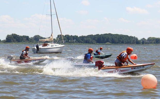 It was very choppy at last year's Nationals. Hopefully there will be less wind this year! It was very choppy at last year's Nationals. Hopefully there will be less wind this year!
