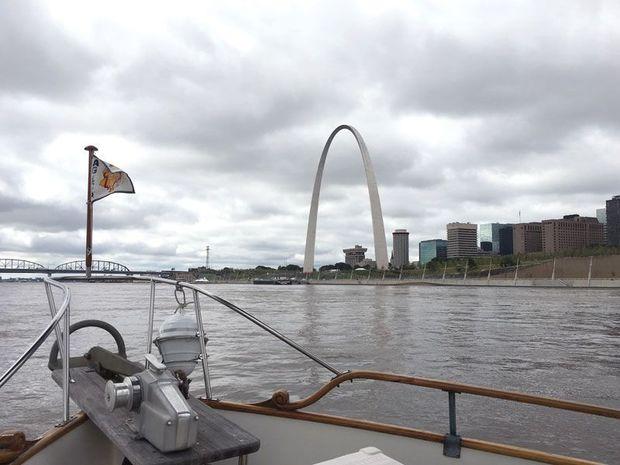 Boating past the arch in St. Louis