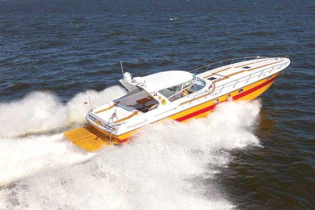 Li’l Purely Pleasure, a rare 4000-hp Magnum 60, at speed on Chesapeake Bay. Photo by Mark Wieland