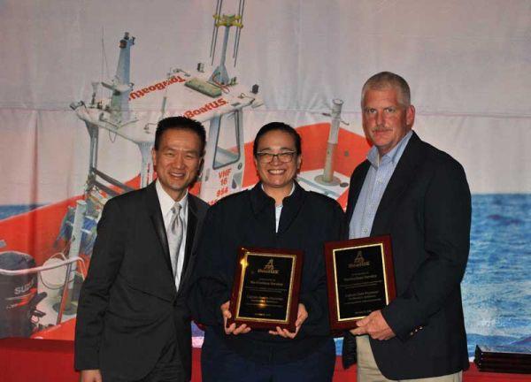 From left, BoatUS Chairman and CEO Kirk La and USCG Office of Search and Rescue Capt. Christina Davidson with Captain Dale Plummer. Courtesy BoatUS