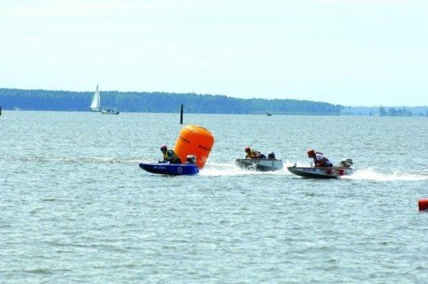 Russ Bowler leads Team Severn River teamates Chas Iliff and Cory Deere around the mark