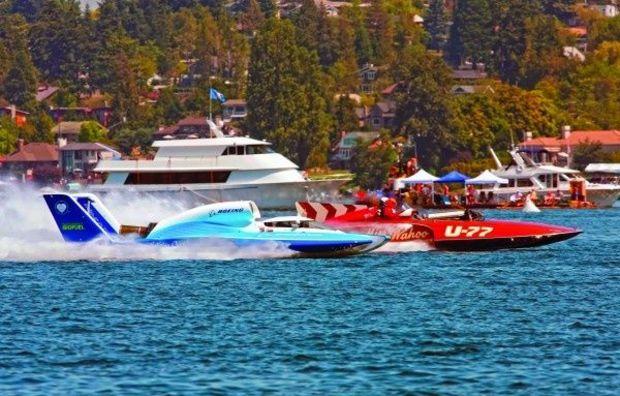 1959 Presidents Cup winner Miss Wahoo running next to a modern turbine boat. Photo by Christopher W. Denslow/ courtesy of the Hydroplane and Raceboat Museum