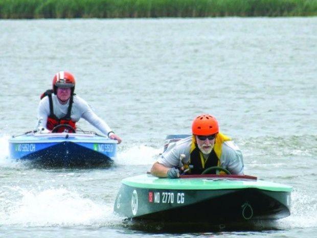 Jim Schmicker leading Lee Edmonds.