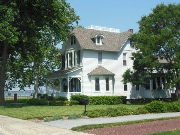 Queen Anne style waterfront cottage in Cambridge.