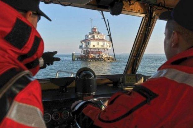 Boatcrew members from Coast Guard Station Annapolis use their 41-foot utility boat to take members from Coast Guard Aids to Navigation Team Baltimore to the Thomas Point Shoal Lighthouse in the Chesapeake Bay. Photo by Petty Officer 3rd Class Robert Brazzell Boatcrew members from Coast Guard Station Annapolis use their 41-foot utility boat to take members from Coast Guard Aids to Navigation Team Baltimore to the Thomas Point Shoal Lighthouse in the Chesapeake Bay. Photo by Petty Officer 3rd Class Robert Brazzell