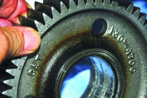 Sludge and varnish-induced lubrication starvation causes bearings to run hot, this gear is discolored from high temperature, which in turn accelerates oil degradation. Sludge and varnish-induced lubrication starvation causes bearings to run hot, this gear is discolored from high temperature, which in turn accelerates oil degradation.