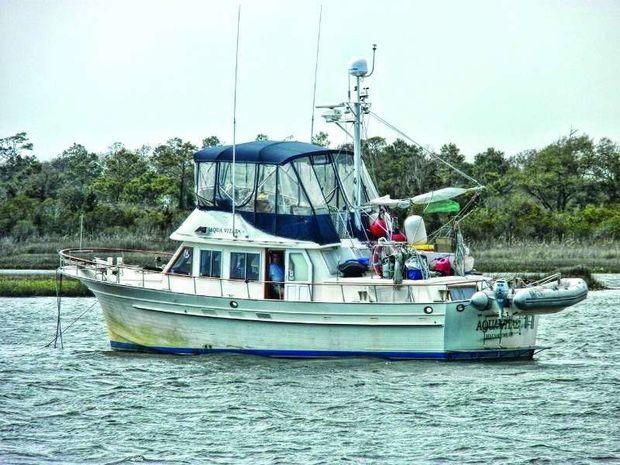 Aqua Vitae anchored in Mile Hammock Bay, NC.
